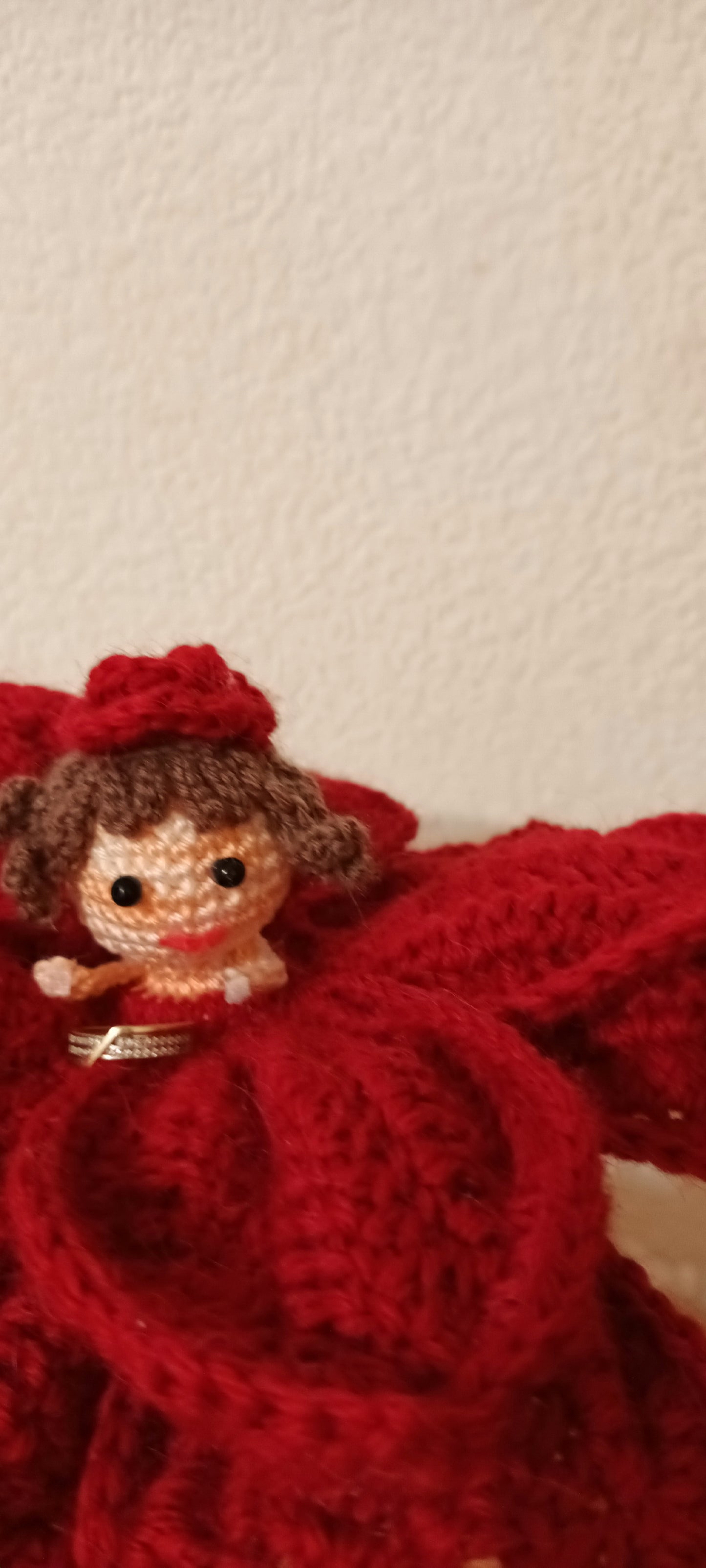 Fetiță cu Flori Croșetată Handmade - Decorațiuni Elly Roose