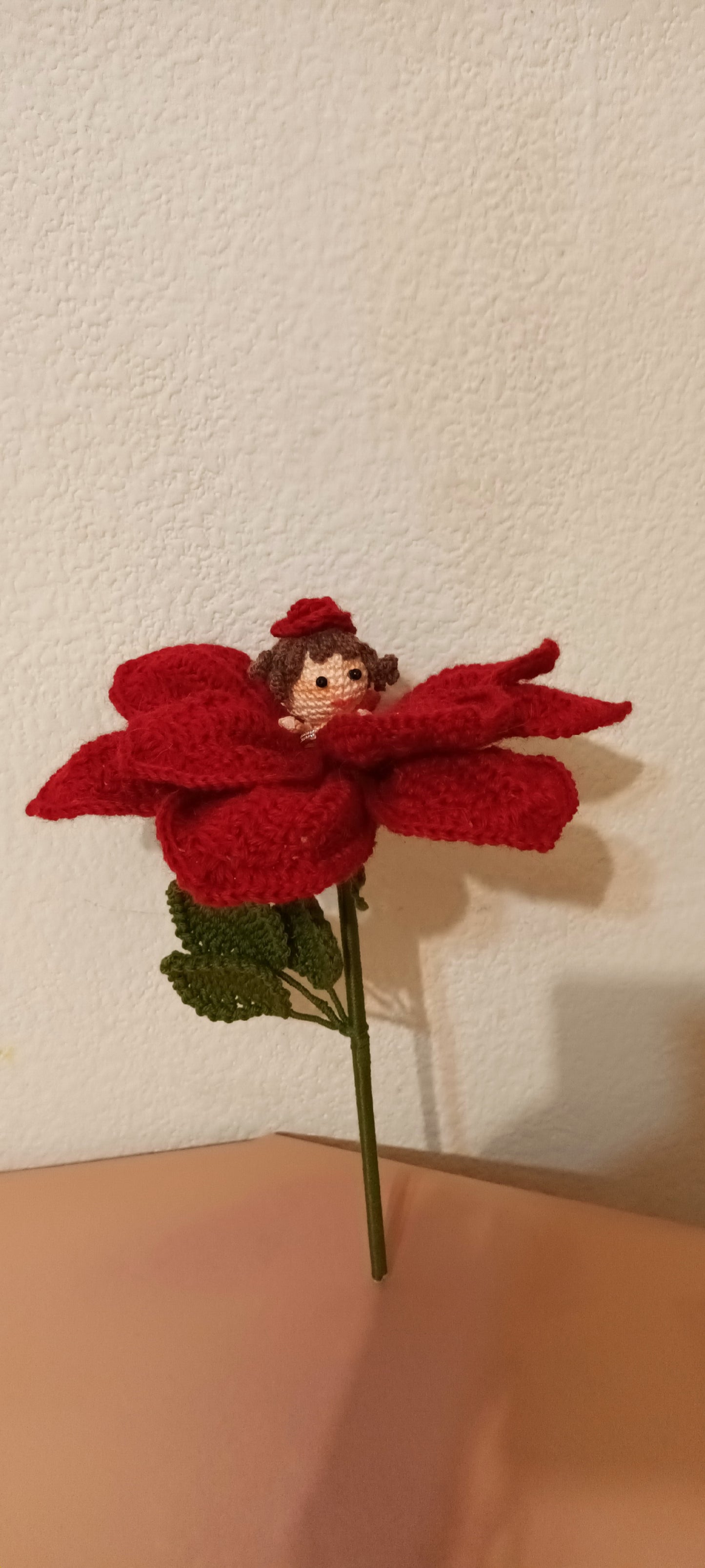 Fetiță cu Flori Croșetată Handmade - Decorațiuni Elly Roose