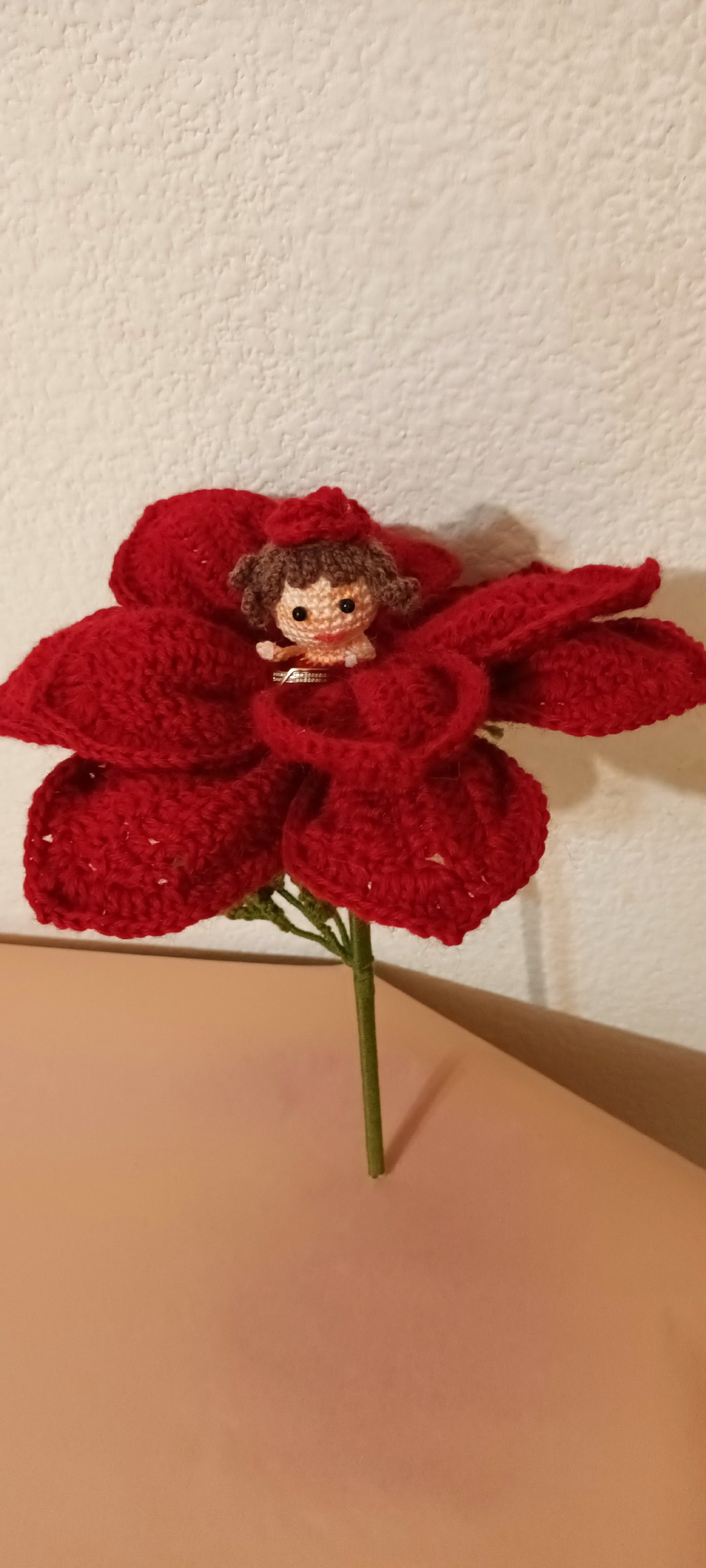 Fetiță cu Flori Croșetată Handmade - Decorațiuni Elly Roose