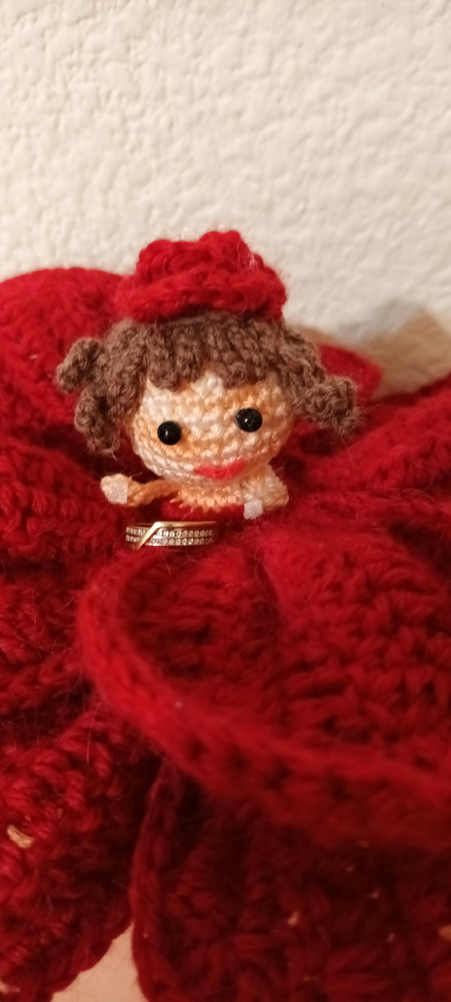 Fetiță cu Flori Croșetată Handmade - Decorațiuni Elly Roose