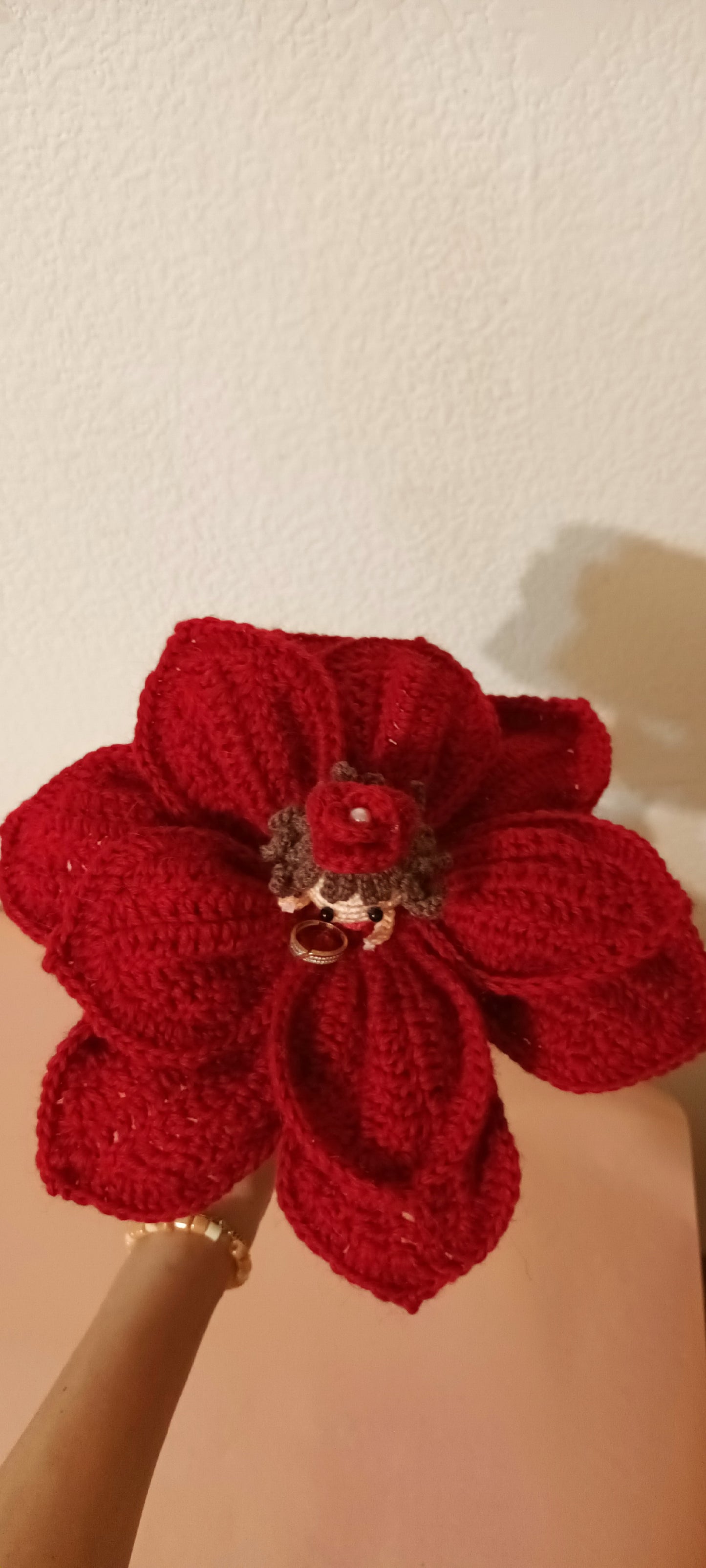 Fetiță cu Flori Croșetată Handmade - Decorațiuni Elly Roose