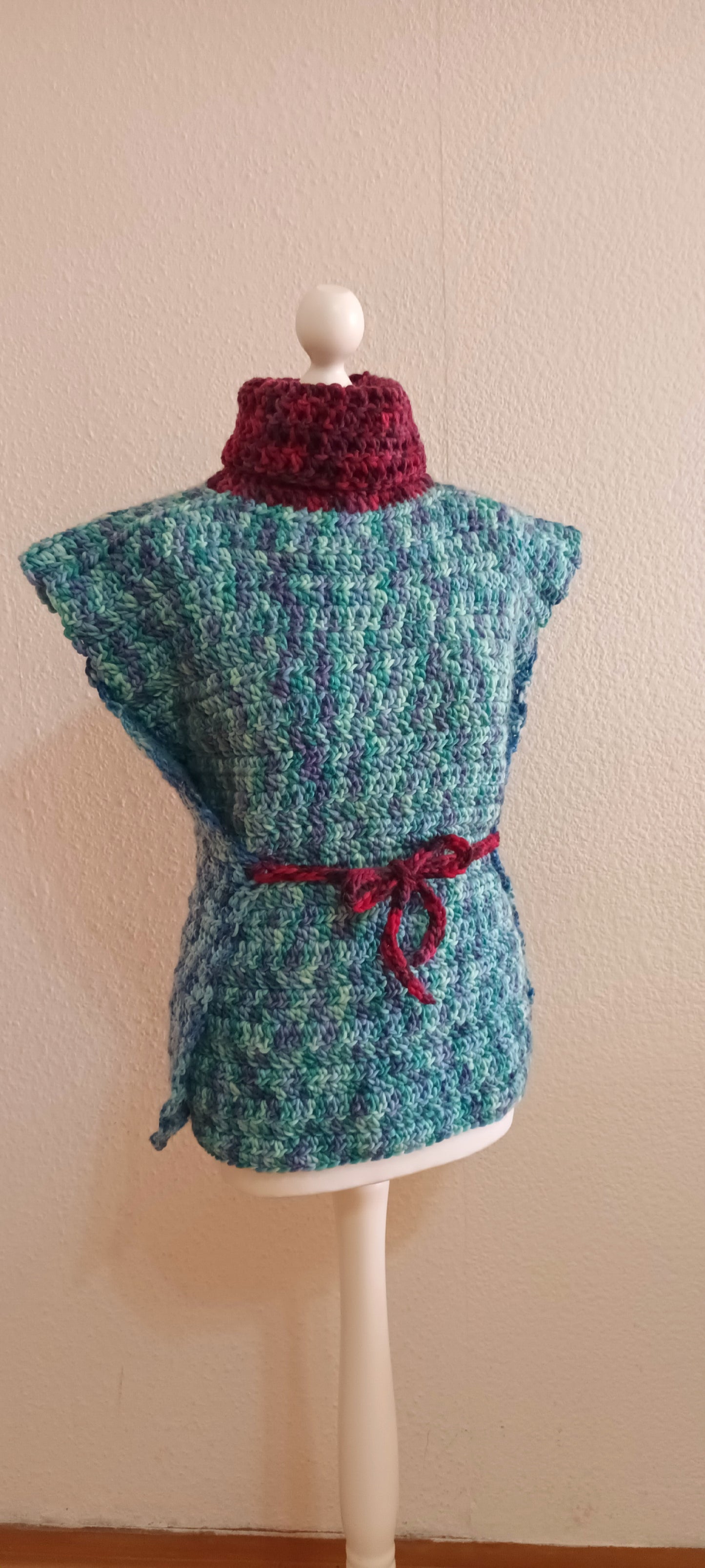 Vestă Croșetată Handmade Mărime Ajustabilă - Haine Artizanale Elly Roose